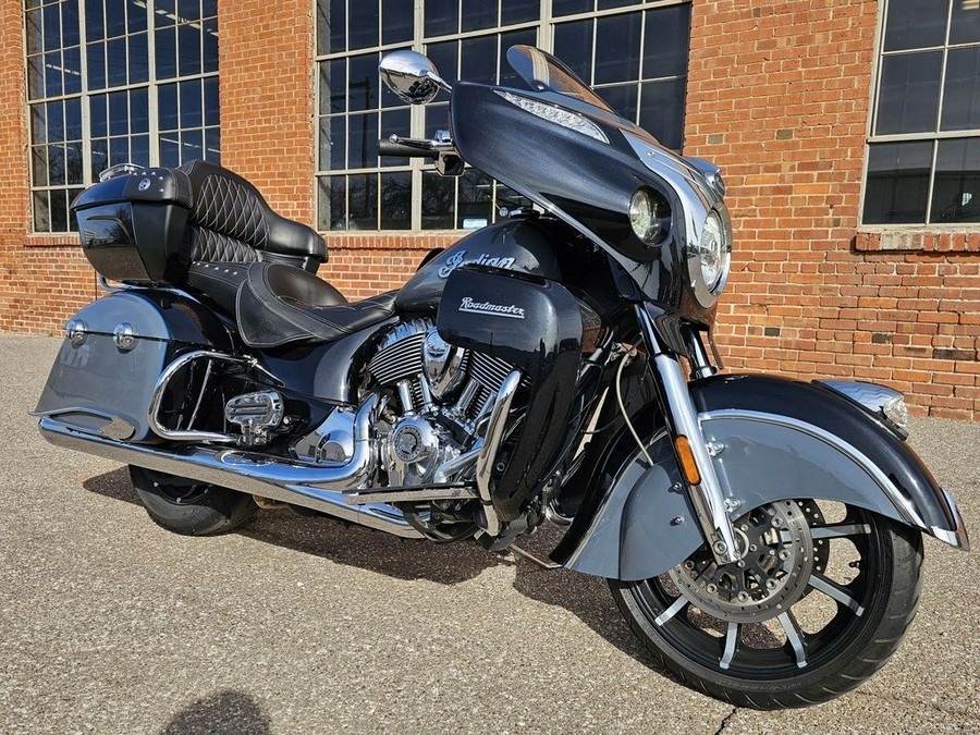 2021 Indian Motorcycle® Roadmaster® Icon Black Azure Crystal/Stealth Gray Azure Crystal