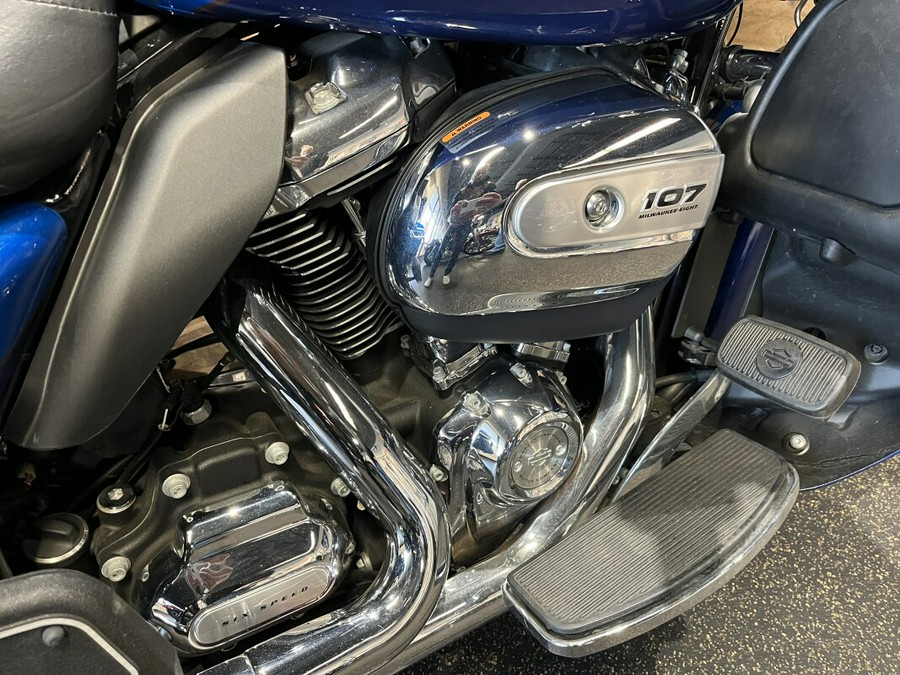 2017 Harley-Davidson® Ultra Limited Custom Colour Bonneville Blue/Fathom Blue FLSTN