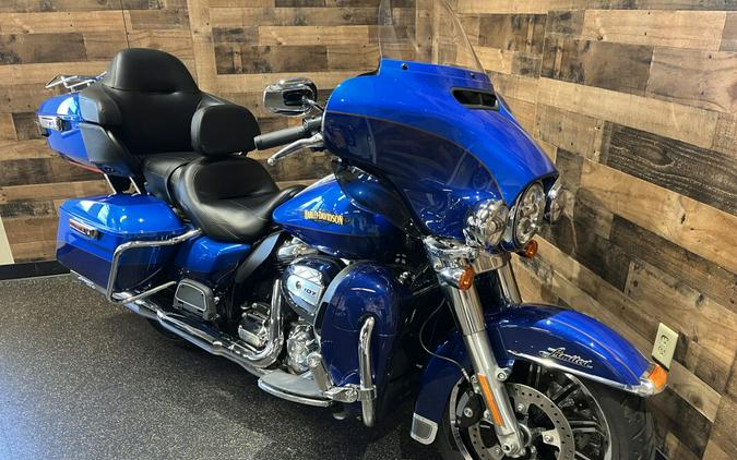 2017 Harley-Davidson® Ultra Limited Custom Colour Bonneville Blue/Fathom Blue FLSTN