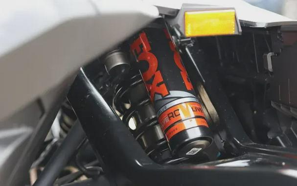 2026 CAN-AM MAVERICK R MAX X WITH SMART-SHOX 999T DCT