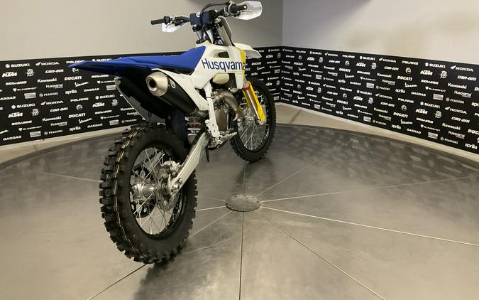 2027 HUSQVARNA FX 450 - 040262Q