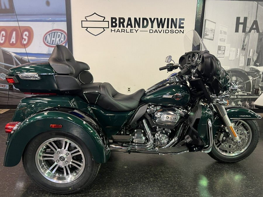 2024 Harley-Davidson Tri Glide Ultra Alpine Green / Vivid Black FLHTCUTG