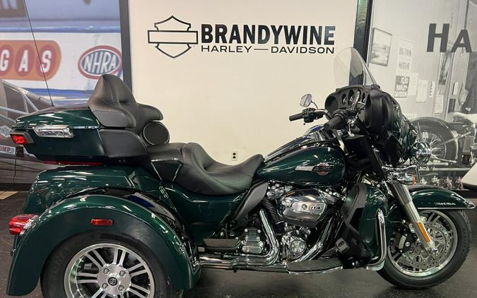 2024 Harley-Davidson Tri Glide Ultra Alpine Green / Vivid Black FLHTCUTG