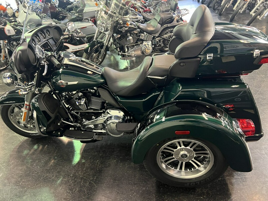 2024 Harley-Davidson Tri Glide Ultra Alpine Green / Vivid Black FLHTCUTG