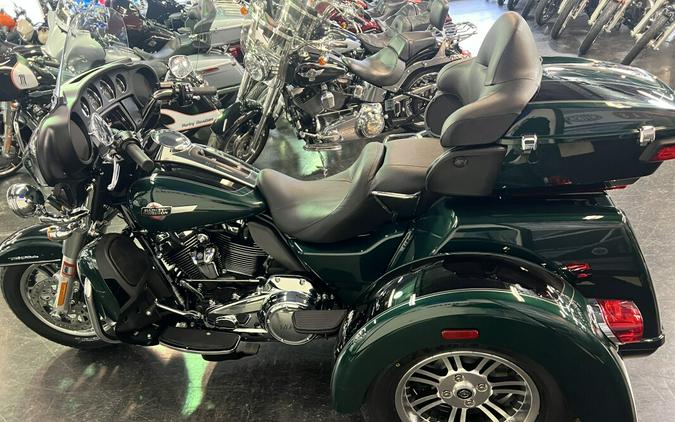 2024 Harley-Davidson Tri Glide Ultra Alpine Green / Vivid Black FLHTCUTG