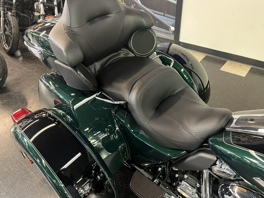 2024 Harley-Davidson Tri Glide Ultra Alpine Green / Vivid Black FLHTCUTG