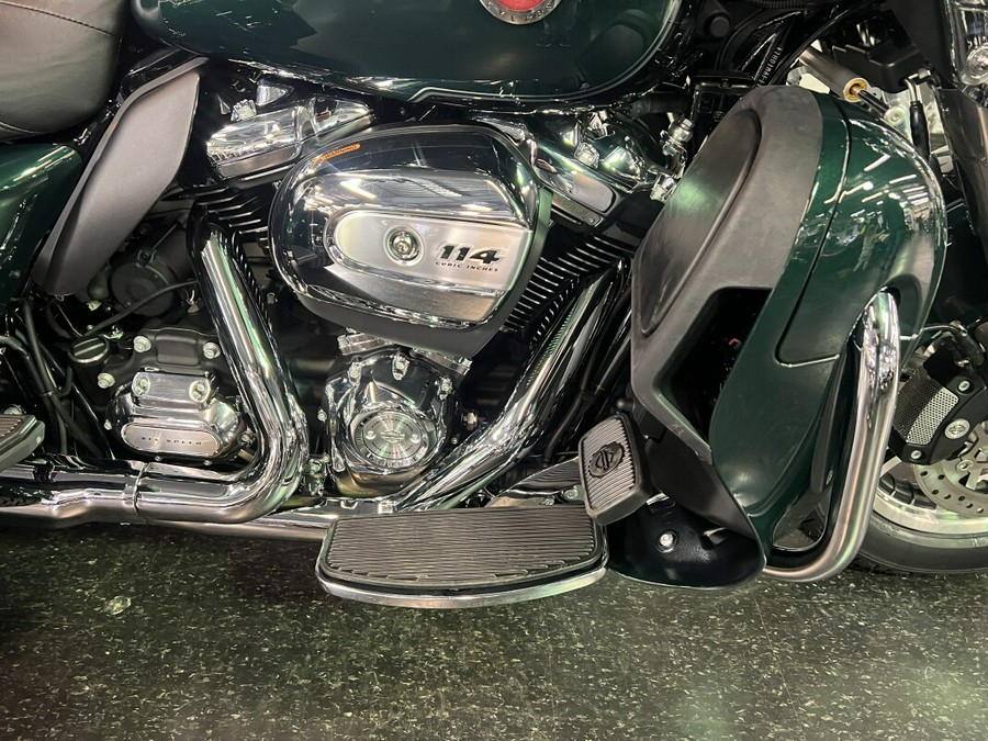 2024 Harley-Davidson Tri Glide Ultra Alpine Green / Vivid Black FLHTCUTG