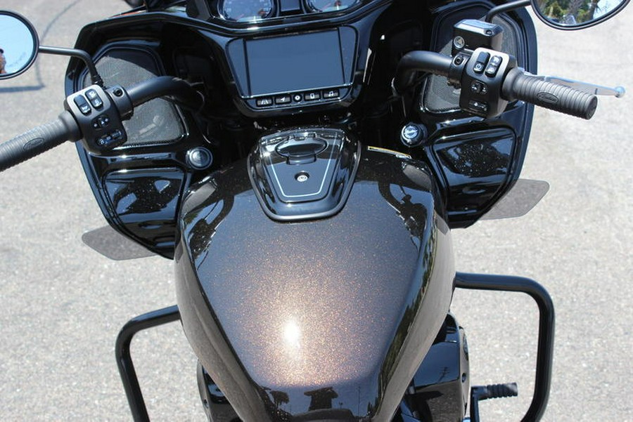 2024 Indian Motorcycle® Challenger® Dark Horse® Icon Smoky Quartz Metallic Pearl/Black Metallic