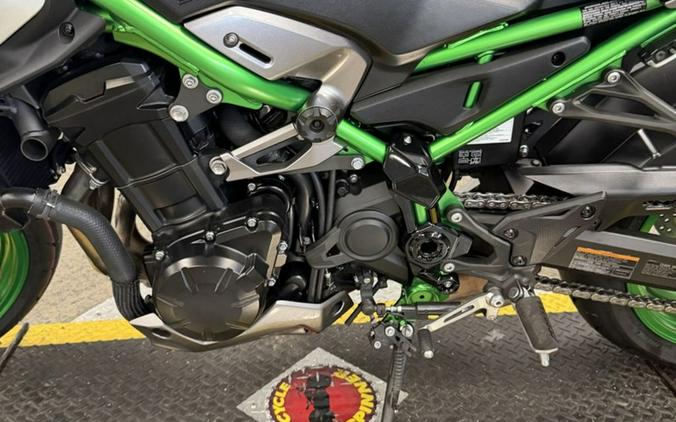 2025 Kawasaki Z900 SE ABS