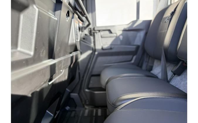 2026 Can-Am SSV DEF MAX XTCAB 65 HD11 BK 26 XT CAB HD11