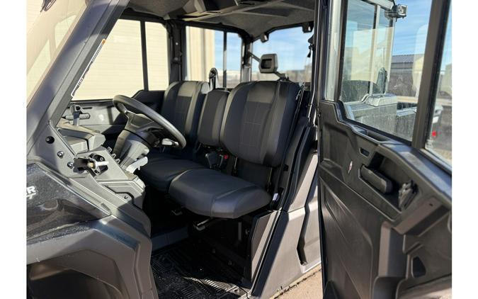 2026 Can-Am SSV DEF MAX XTCAB 65 HD11 BK 26 XT CAB HD11