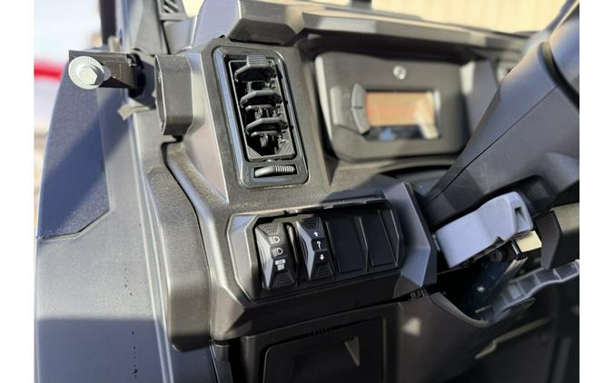 2026 Can-Am SSV DEF MAX XTCAB 65 HD11 BK 26 XT CAB HD11