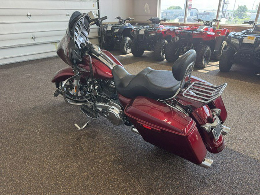 2017 STREET GLIDE - Harley-Davidson®