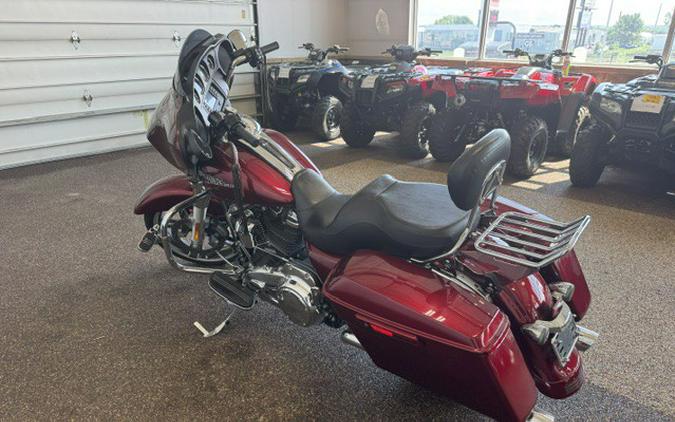 2017 STREET GLIDE - Harley-Davidson®
