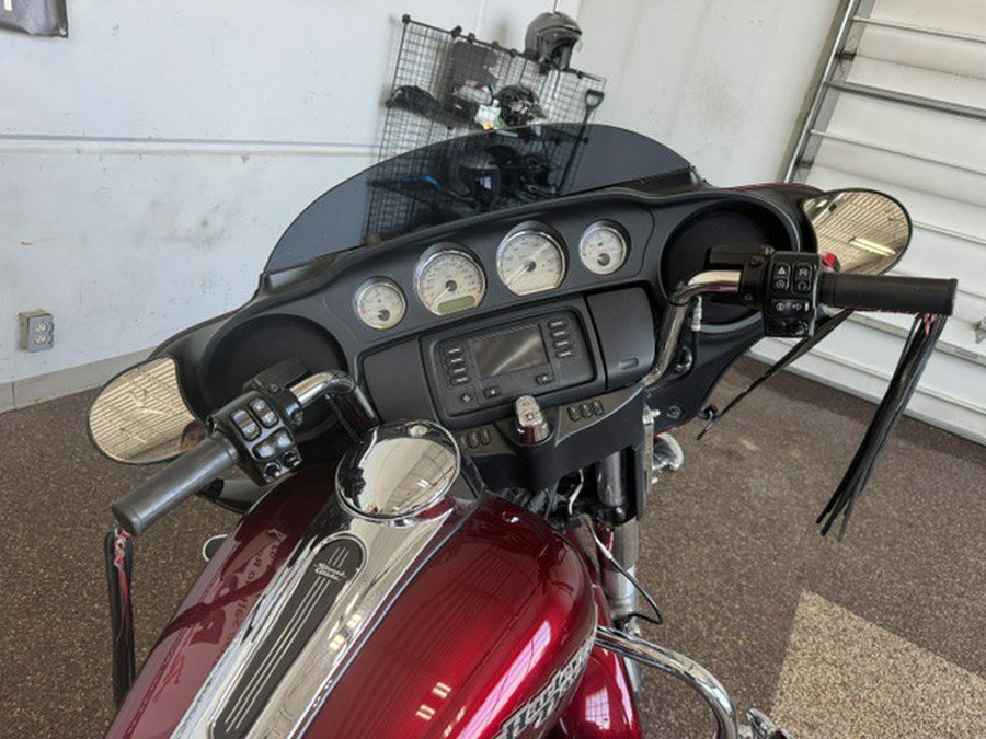 2017 STREET GLIDE - Harley-Davidson®