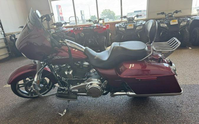 2017 STREET GLIDE - Harley-Davidson®