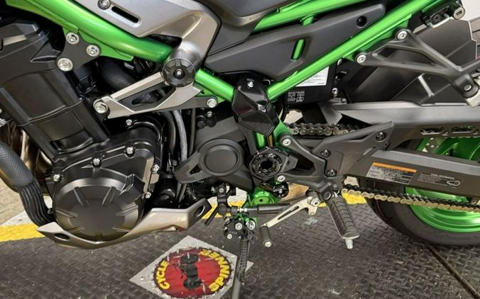 2025 Kawasaki Z900 SE ABS