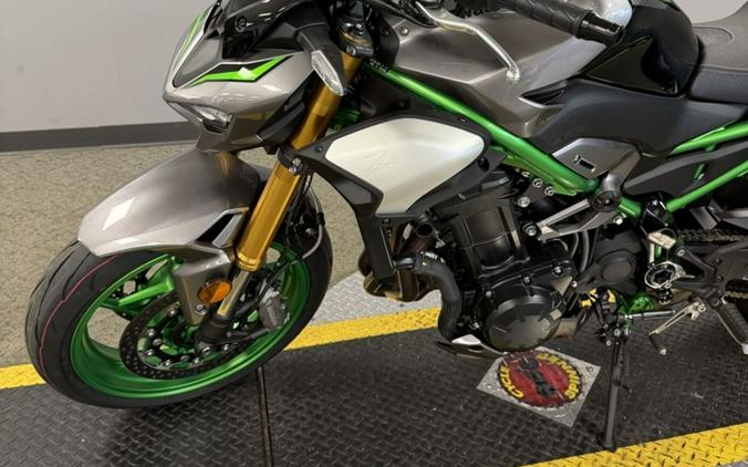 2025 Kawasaki Z900 SE ABS