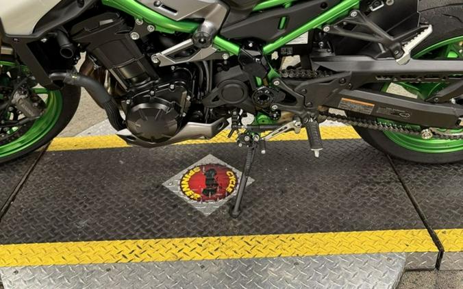 2025 Kawasaki Z900 SE ABS