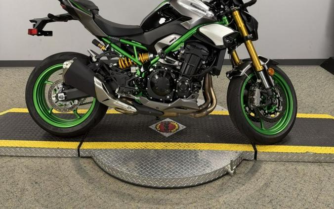 2025 Kawasaki Z900 SE ABS