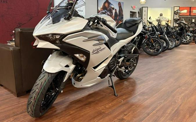 2025 Kawasaki Ninja® 500