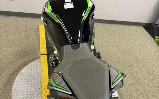 2025 Kawasaki Z900 SE ABS