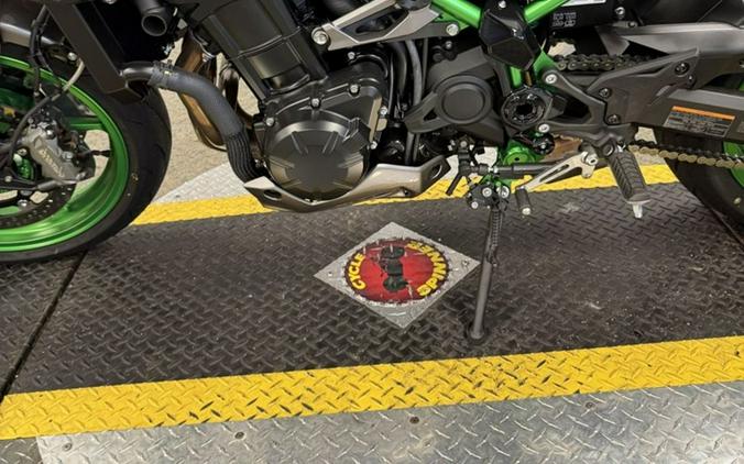2025 Kawasaki Z900 SE ABS