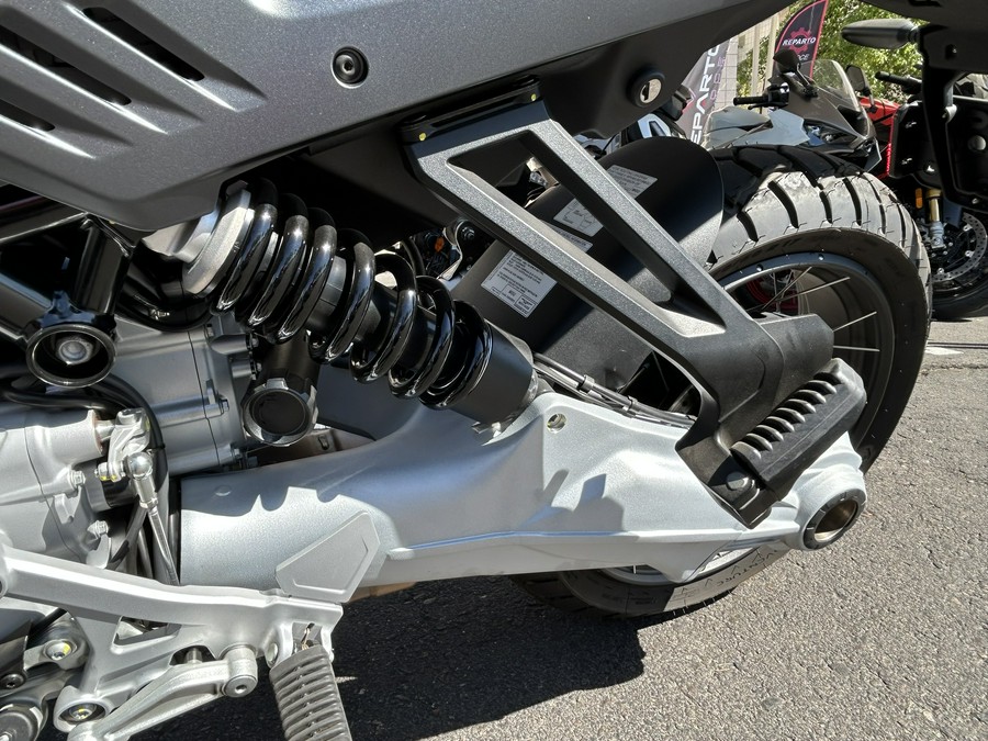 2024 Moto Guzzi Stelvio