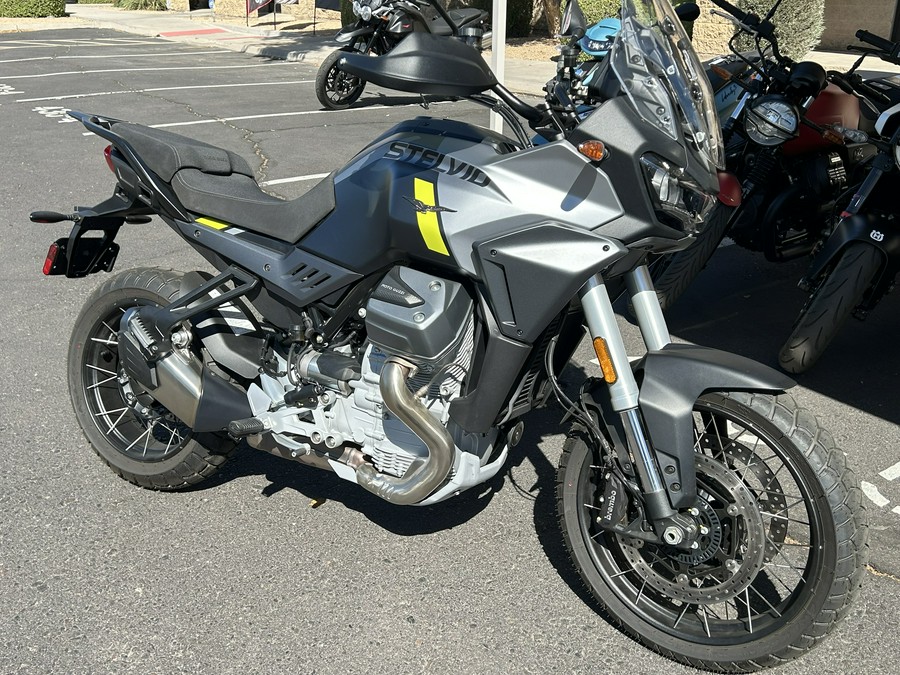 2024 Moto Guzzi Stelvio