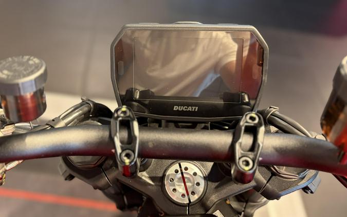 2027 Ducati MONSTER 896