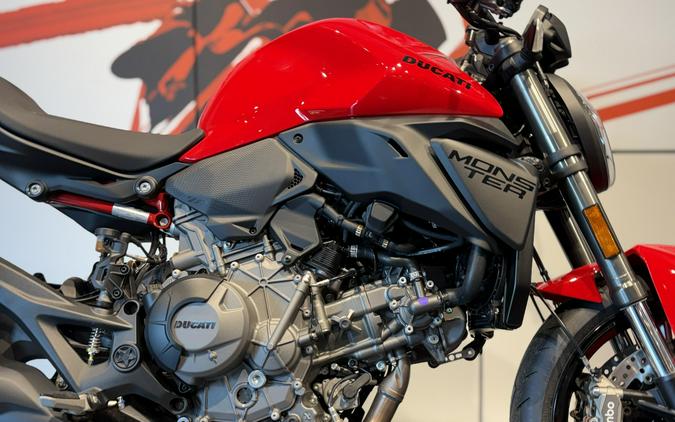 2027 Ducati MONSTER 896