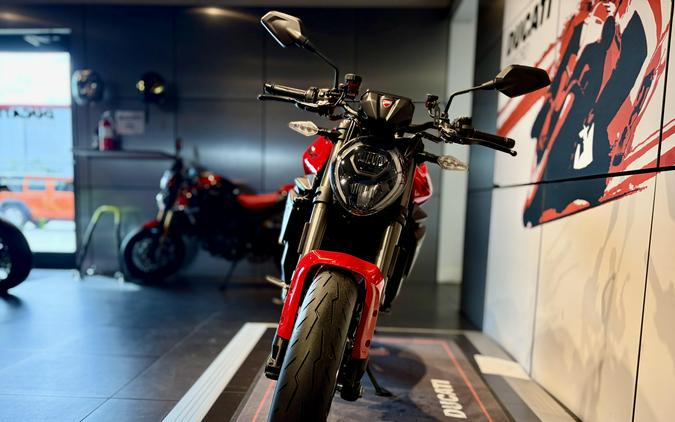 2027 Ducati MONSTER 896