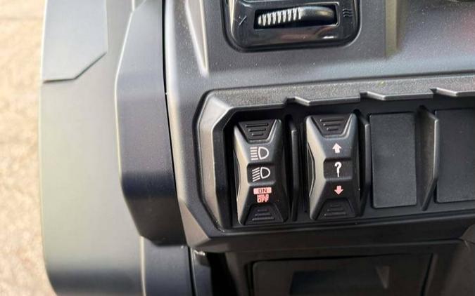 2026 Can-Am SSV DEF XTCAB 65 HD11 BK 26 XT CAB HD11