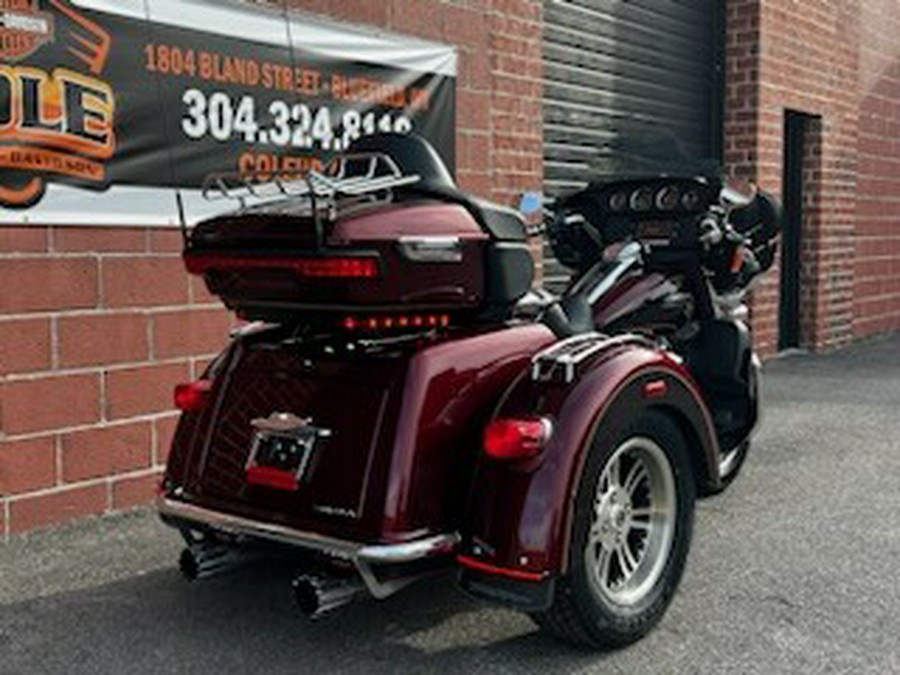 2014 Harley-Davidson® FLHTCUTG Tri Glide® Ultra