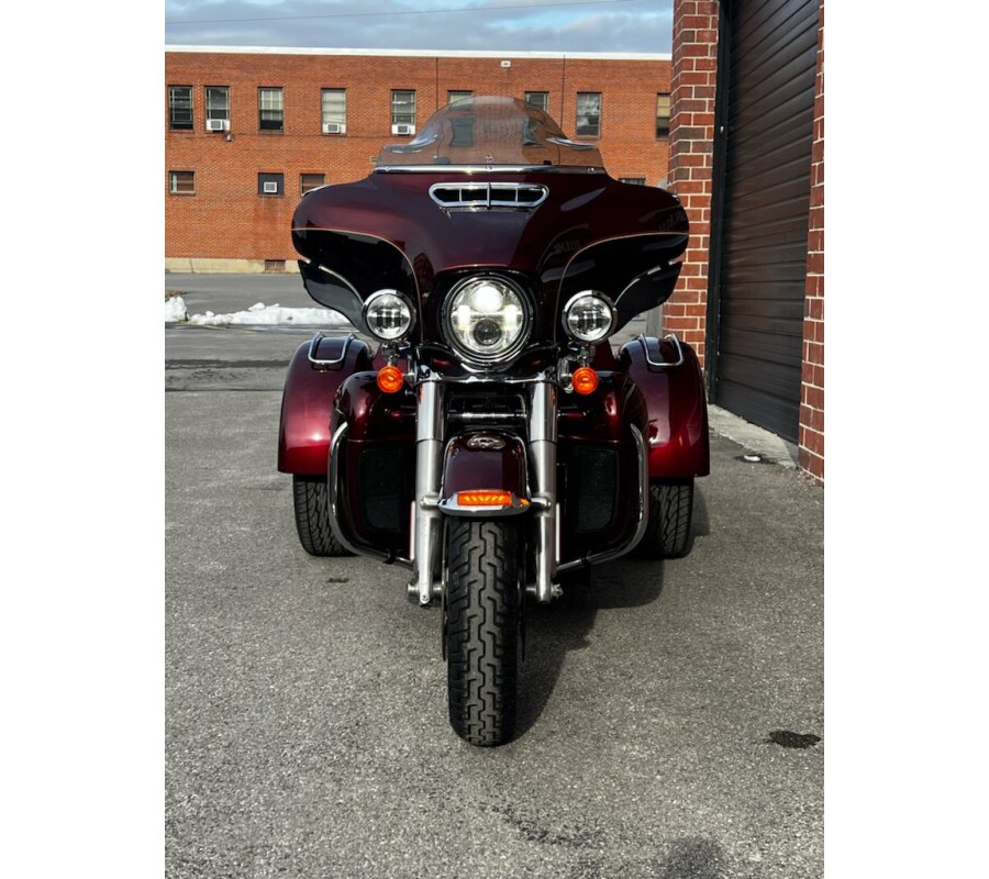 2014 Harley-Davidson® FLHTCUTG Tri Glide® Ultra