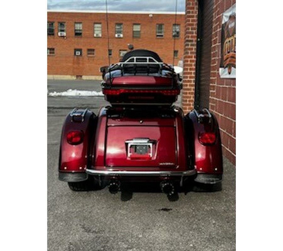 2014 Harley-Davidson® FLHTCUTG Tri Glide® Ultra