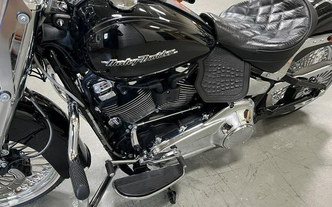 2020 Harley-Davidson Softail FLDE - Deluxe