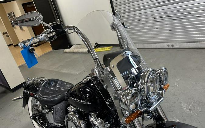 2020 Harley-Davidson Softail FLDE - Deluxe