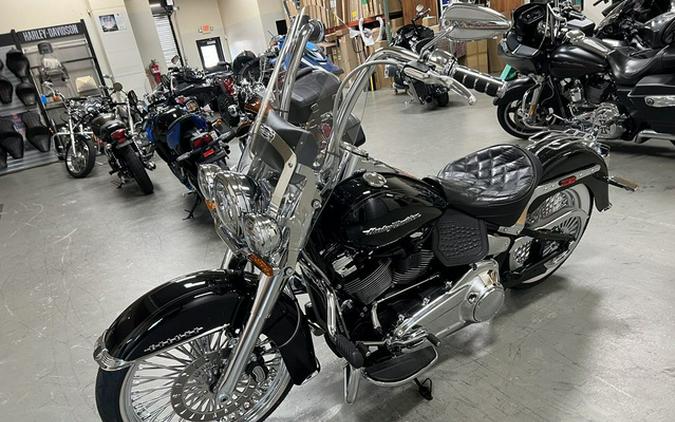 2020 Harley-Davidson Softail FLDE - Deluxe