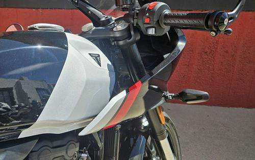 2026 Triumph Thruxton 400 Phantom Black Aluminium Silver