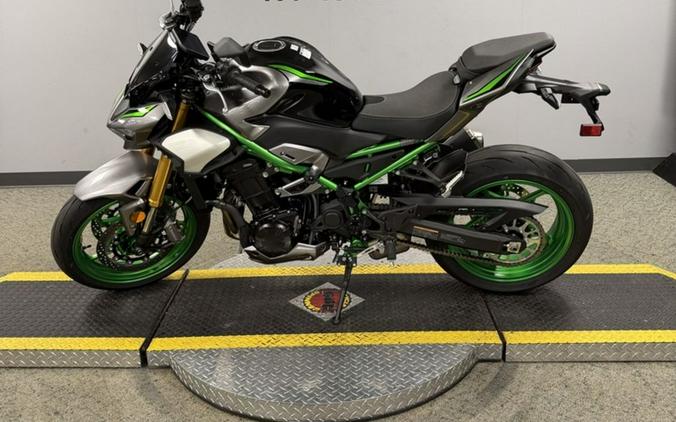 2025 Kawasaki Z900 SE ABS