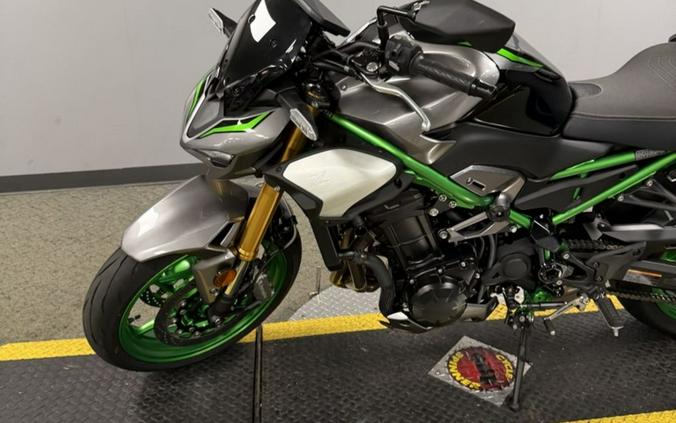 2025 Kawasaki Z900 SE ABS