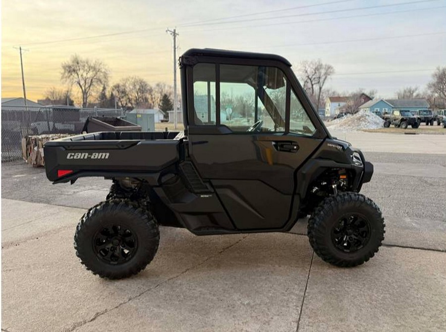 2026 Can-Am SSV DEF XTCAB 65 HD11 BK 26 XT CAB HD11