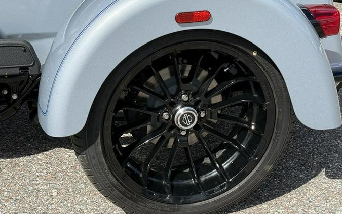 2025 Harley-Davidson FLHTCUTG - Tri Glide Ultra