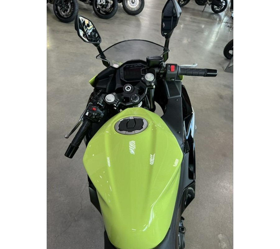 2026 Kawasaki Ninja 500 ABS Metallic Yellowish GreenEbony