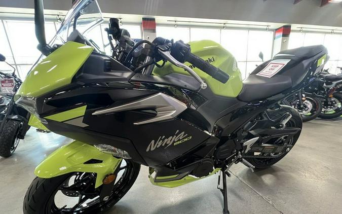 2026 Kawasaki Ninja 500 ABS Metallic Yellowish GreenEbony