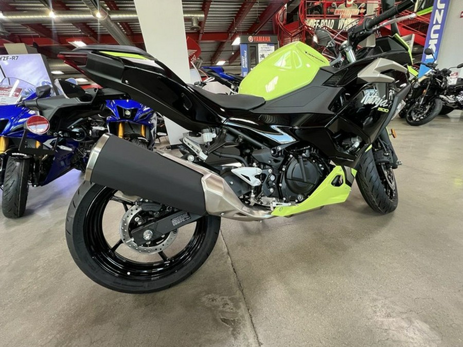2026 Kawasaki Ninja 500 ABS Metallic Yellowish GreenEbony