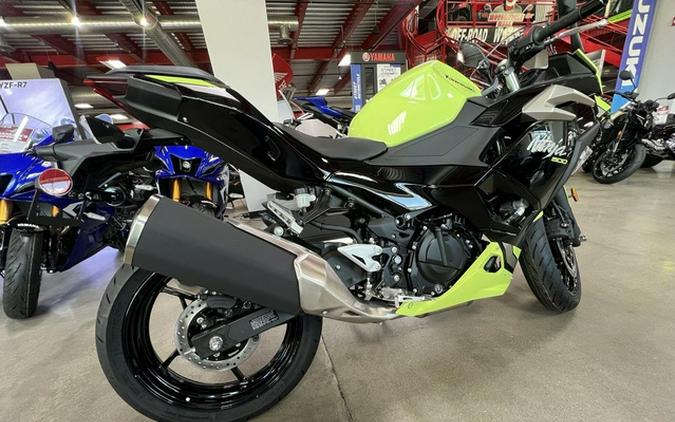2026 Kawasaki Ninja 500 ABS Metallic Yellowish GreenEbony