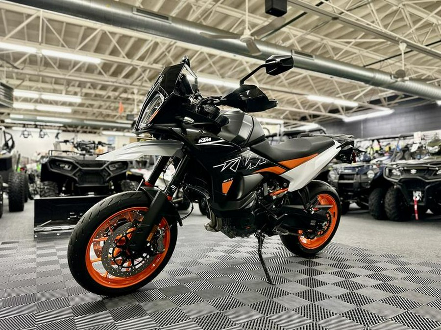 2024 KTM 890 SMT