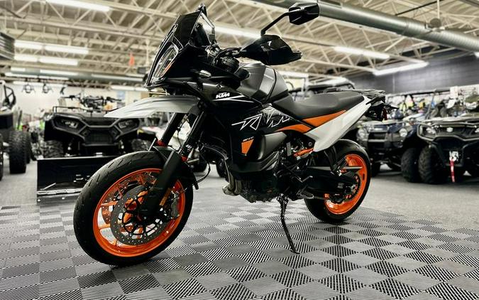 2024 KTM 890 SMT